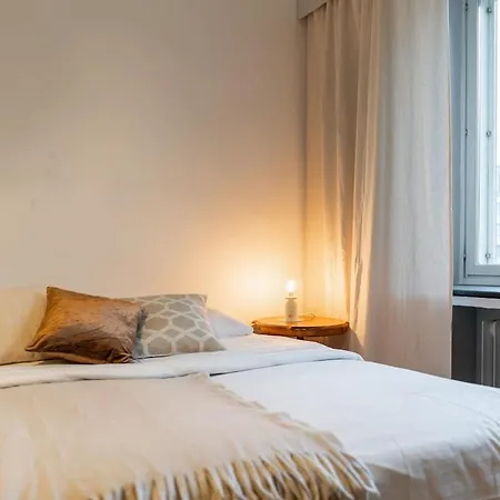 Small In A Prime Location! Apartman *
